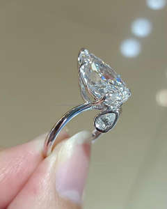 Anillo de Compromiso de Diamantes de Corte Pera de Lujo en Oro Blanco de 10K/14K/18K, Anillo Solitario Minimalista para Mujer, Joyería Elegante para Boda - Product Image 3