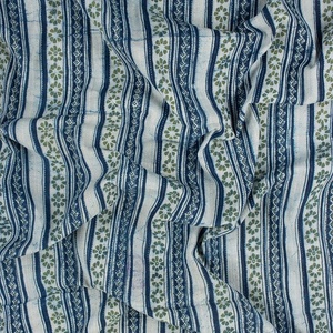 Indio hecho a mano Indigo Kantha algodón rayas impresas tela para la confección de vestidos tela de algodón juego de cama telas - Product Image 4