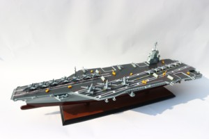GIA NHIEN CO.LTD เรือบรรทุกเครื่องบิน USS Gerald R Ford CVN 78 แบบจำลองไม้ ของเล่นทำมือ พร้อมใช้งาน งานแกะสลัก ของสะสม - Product Image 5