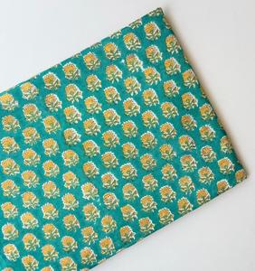 Tela de Algodón Verde Estampada a Mano Estilo Africano para Confección de Camisas y Vestidos de Niñas - Product Image 2