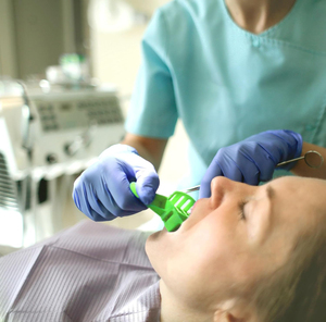 Juego profesional de 12 bandejas metálicas perforadas de plástico para impresiones dentales superiores medianas, en bolsa, para impresiones de mandíbula superior en adultos - Product Image 4