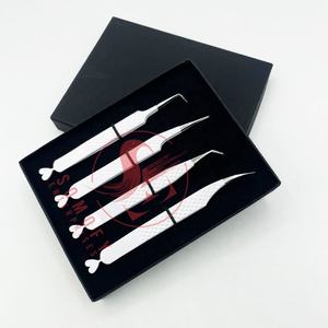 แหนบหนีบขนตาทำจากสเตนเลสสตีลแบบญี่ปุ่น90องศาอุปกรณ์เสริมความงามแบบเรียบสีเงินทนทานยั่งยืน - Product Image 1