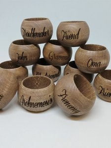 Anillos de servilleta de madera con forma de anillo, personalizados para boda, hechos a mano, diseño moderno, decoración de mesa de boda, duraderos, Julian + John Engra - Product Image 4