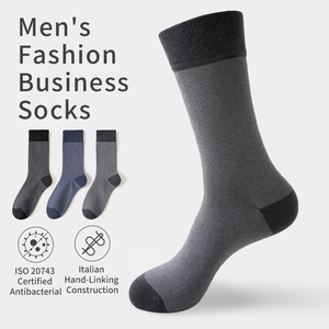 Chaussettes de sport en coton pour hommes avec logo personnalisé, motif dessin animé, respirantes, légères, absorbant la transpiration, idéales pour l'automne - Product Image 2