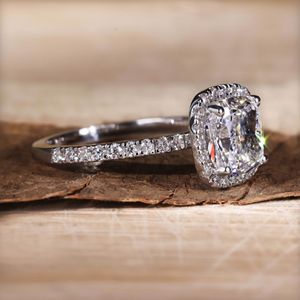 Bague de fiançailles en or 14K 18K avec diamant taille coussin et halo, bague de mariée pavée, bijoux de luxe pour femme - Product Image 3