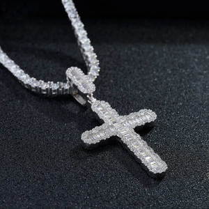 Collier pendentif tendance personnalisé Hip Hop en argent 925 plaqué rhodium avec croix de Jésus en moissanite, idéal pour les fêtes religieuses chrétiennes - Product Image 3