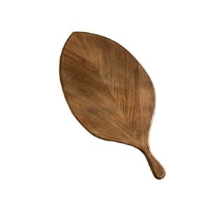 Planche à découper rectangulaire en bois antique tendance 45x22x1.5cm, épaisse, avec poignée antidérapante, compatible lave-vaisselle, écologique et durable - Product Image 1