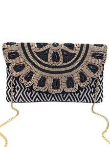 Bolso de mano bordado con cuentas verdes y rosas, diseño intrincado, motivo floral artesanal, cuentas pequeñas cosidas a mano - Product Image 2