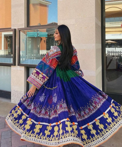 Robe traditionnelle afghane rayonnante avec un corsage brodé à la main aux motifs complexes et colorés, et des robes afghanes Kuchi fluides aux motifs géométriques et colorés. - Product Image 6