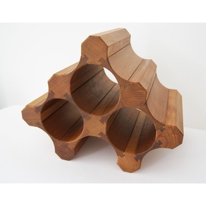 Support à vin en bois massif fait main, design géométrique moderne, porte-bouteilles gain de place, présentoir décoratif de table - Product Image 1