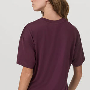 T-shirt décontracté pour femme à col rond, coupe ample, en tissu doux et respirant, design tendance à prix abordable et direct usine - Product Image 6