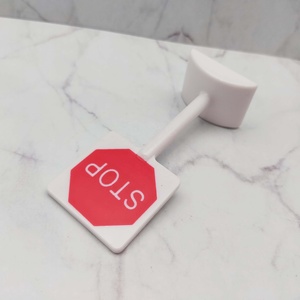 Señal de parada de tráfico de paisaje en miniatura, juguete de muebles de plástico para decoración de casa de muñecas, mundo en miniatura hecho - Product Image 3