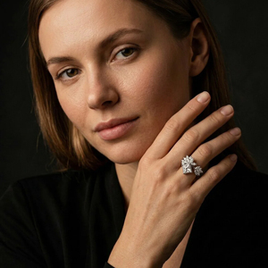 Anillo de Compromiso de Oro Sólido de 18K para Mujer, Corte Asscher, Diseño de Flor, Estilo Romántico, Joyería Fina - Product Image 3