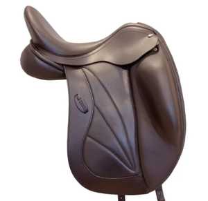 อานม้าแบบอังกฤษสำหรับเดรสสาจและเวสเทิร์น รุ่น RWB-04 ยี่ห้อ Real International Saddlery ทำจากหนังและพลาสติก โครงสร้างแข็งแรง พร้อมอุปกรณ์ชุบนิกเกิล - Product Image 1