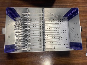 Juego de Pinzas para Artroscopia de Rodilla Tegra Quirúrgicas de Primera Calidad, 15 Piezas, Clase I, Caja de Esterilización, Instrumentos Ortopédicos para Cirugía de Rodilla - Product Image 1
