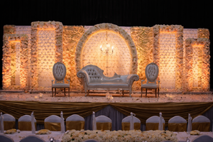 Escenario Maharaja para Bodas de Sri Lanka, Decoración de Escenario Real con Corona de Fibra para Bodas del Sur de la India, Decoración de Escenario para Bodas Tamilas - Product Image 3