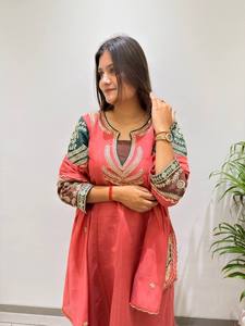 Presentamos la Nueva Colección de Diseñador Mal Chanderi: Conjunto de Top, Pantalón y Dupatta, Completamente Cosido, Listo para Usar, Sin Arrugas, Elástico, Ideal para Fiestas - Product Image 3