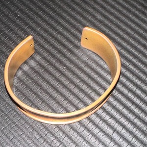 Bracelet en cuivre pur fait main, bijou unisexe tendance, artisanat métallique fait main, à porter au quotidien et pour les fêtes - Product Image 6