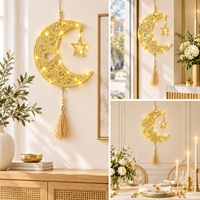 Kleine Batteriebetriebene LED Gold Glitzer Filigrane Halbmond-Lampe mit Holzperlen-Quaste für Ramadan Heim-Wanddekoration