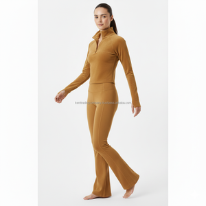 Ensemble de survêtement en velours pour femme, marque privée, avec logo personnalisé, pantalon évasé coupe bootcut et veste zippée, luxe, doux, 2 pièces, décontracté, uni - Product Image 1