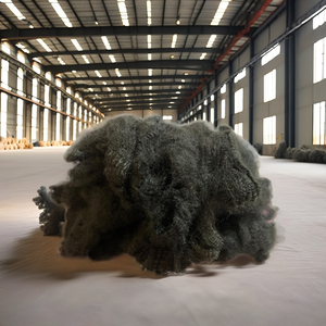 Fibres de polyester recyclées PSF SD, solides et sèches, noires, du fabricant Vikohasan, pour la fabrication de tissus non tissés, de fils de polyester et de géotextiles. - Product Image 1