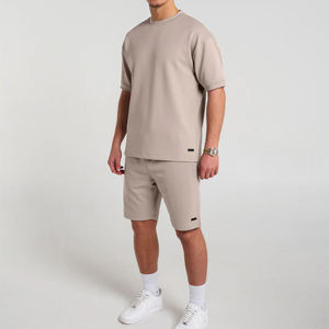 Conjunto de camiseta y pantalones cortos beige para hombre, conjunto informal de verano de corte ajustado, conjunto ligero y transpirable de algodón y poliéster - Product Image 5