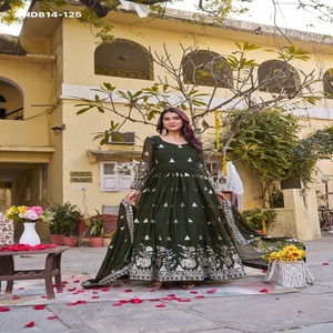 Último diseño de vestido y conjunto de dupatta de georgette sintético pesado con bordado de lentejuelas de 7 mm, proveedor de Surat, ropa étnica. - Product Image 1