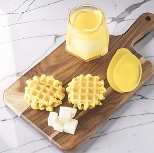 Cuisine avec de magnifiques et durables planches à découper en bois de chez Wooden Chopping Board - Product Image 4
