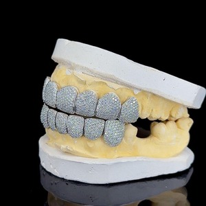 Grillz Dentales de Diamantes de Excelente Calidad con Molde Personalizado en Amarillo, Blanco y Plata, Disponibles en Grandes Cantidades - Product Image 3
