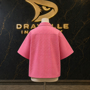 Camisa Cuadrada de Hombre con Pedrería y Cuadros Vichy Estilo Y2K, Personalizada OEM |   Camisa de Manga Corta con Cuello Camisero en Rosa Fuerte y Blanco |   Ropa Urbana al por Mayor - Product Image 2