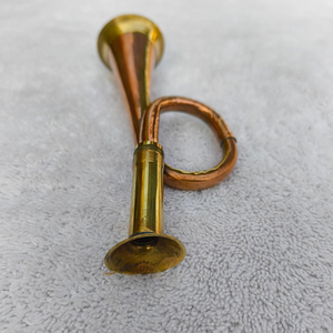 เครื่องดนตรีทองเหลืองทองแดงโบราณทำมือ รูปทรงแตร  ของตกแต่งแกะสลักลวดลายดนตรี สไตล์โมเดิร์นสำหรับติดผนัง - Product Image 3