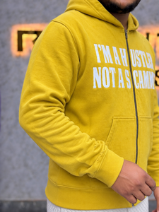 เสื้อฮู้ดซิปสีเหลืองสำหรับผู้ชาย พิมพ์ลาย I'm A Hustler Not A Scammer สไตล์ลำลองทรงโอเวอร์ไซส์ ผ้าฟลีซ เสื้อฮู้ดซิปผู้ชาย - Product Image 5