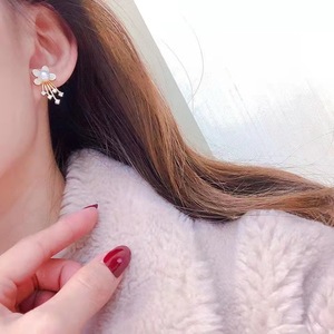 Pendientes Colgantes de Plata Pura, Elegantes y Dulces, con Forma de Flor, con Madreperla, Artesanía Elegante - Product Image 4