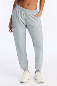 Ensemble de blouses médicales gris clair pour femmes, haut à col en V avec poches et pantalon cargo, uniformes d'hôpital, tissu tissé en coton et polyester - Product Image 2