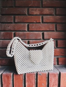 Bolso de mano de perla de diseño para bodas y fiestas bolso elegante hecho a mano para mujer ideal para compradores boutique de Tradebyd - Product Image 1