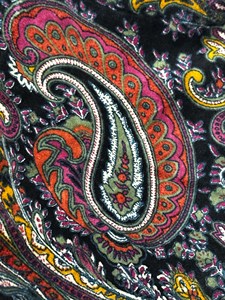 Tela de Terciopelo de Algodón de Lujo: Estampado Paisley Multicolor, Tela de Terciopelo de Algodón Estampada a Mano de 45 Pulgadas de Ancho con Diseño Floral - Product Image 6