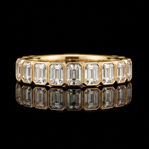 Anillo de media eternidad con bisel de oro macizo de 14K, corte esmeralda, circonita cúbica, diamante, banda de boda, joyería fina personalizada - Product Image 1
