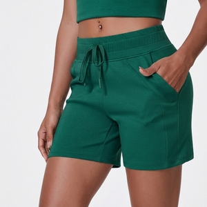 Shorts de surf en polaire pour femme, à ourlet effiloché, taille mi-haute, avec cordon de serrage, coupe droite, décontracté, coupe-vent, écologique, 100% polyester - Product Image 1