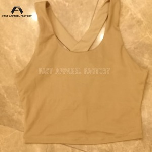 Conjunto Active Yoga Mocha hecho con tela elástica premium, transpirable y cómoda, ideal para yoga, entrenamiento en el gimnasio y fitness. - Product Image 3