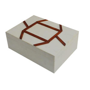 Boîte à bijoux rectangulaire en résine avec incrustation d'os et de nacre, faite à la main, avec couleurs et dimensions personnalisées - Product Image 6