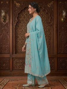 Ensemble Kurti en soie Chinnon de créateur avec broderie et travail de sequins, pantalon Palazzo et dupatta à bordure en dentelle – Tenue ethnique prête à porter - Product Image 3