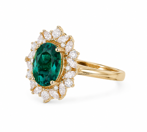 Anillo de piedra preciosa ovalada verde con halo de diamantes cultivados en laboratorio en corte marquesa y redondo para mujer en oro de 10K, 14K, 18K y plata 925, 935. - Product Image 2