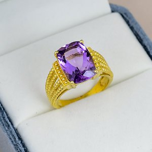 Anillo de Plata de Ley 925 Maciza Chapado en Oro con Amatista de Corte Cojín Engastada en Puntas y Banda de Cuentas Trenzadas de Lujo de Varias Hileras - Product Image 4