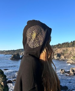 Sudadera con Capucha Corta de Geometría Sagrada - Sudadera de Invierno para Mujer, 100% Algodón, Felpa Ecológica, Suministro ODM, Personalizable por Delante - Product Image 6