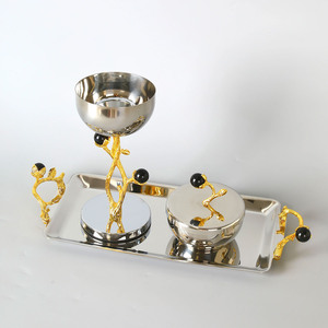 Ensemble d'encensoirs argentés et dorés avec tiges en forme de branche, accents sphériques noirs, pot recouvert et plateau miroir pour parfumer - Product Image 2