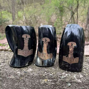 Jarra de Cerveza Vikinga Rústica Hecha a Mano, Taza Medieval de Cuerno Natural de Búfalo, Regalo para Bar - Product Image 1