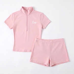 Ensemble sportif 2 pièces pour femme, haut zippé à manches courtes et short au-dessus du genou, séchage rapide, polyester tricoté, coupe classique, printemps-été - Product Image 1