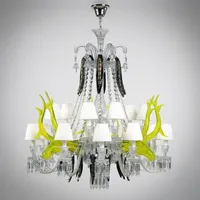 Lustre en cristal importé 18 lumières, design unique, bois de cerf vert néon, abat-jour blancs, accents de corne noire, décoration de luxe, œuvre d'art remarquable