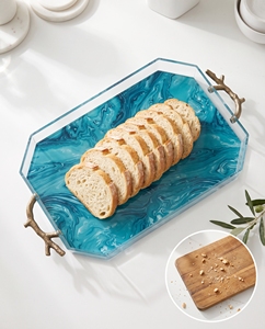 Una Adición Impresionante a su Mesa: Nueva y Elegante Bandeja para Pan Judaica con Asa de Acrílico Lucite - Product Image 4