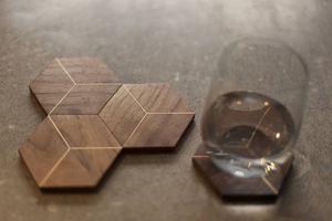 Juego de 4 Posavasos de Madera Estilo Rústico Ecológico para Almacén, con Soporte y Caja, Diseño Redondo de 10 mm de Grosor - Product Image 6